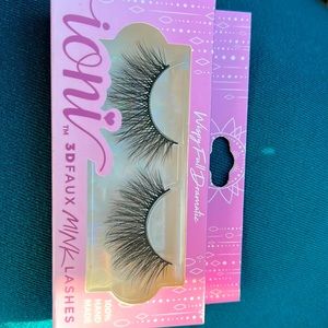 Ioni eyelashes